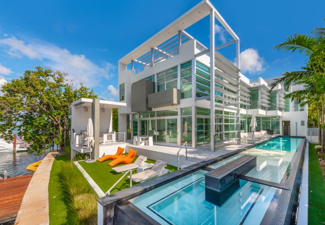 Dawn | Miami Luxury Villa Rentals